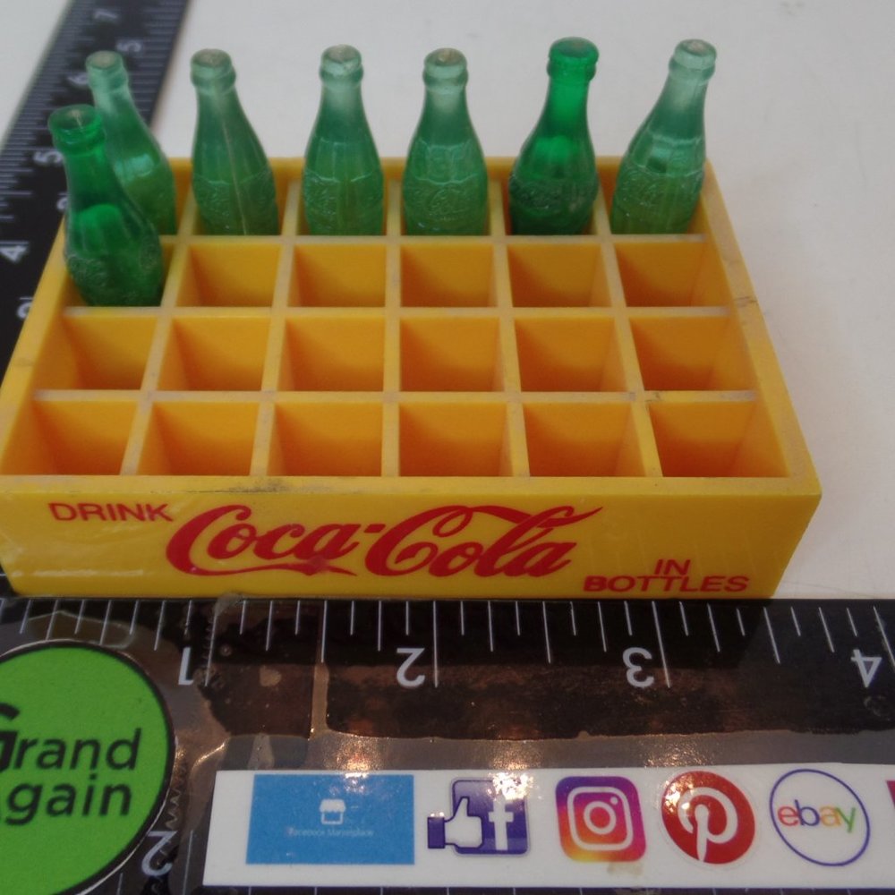 Vintage Drink Coca-Cola Mini Yellow Tray With 7 Green Plastic Coke Bottles Mini - Picture 4 of 6